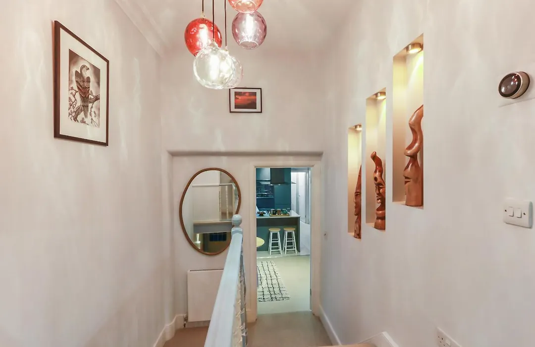 Modern Double Bedroom In City Apartment Room 1-1