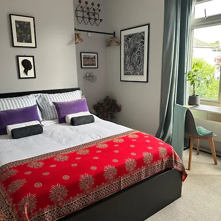 Modern Double Bedroom In City Apartment Room 1-3